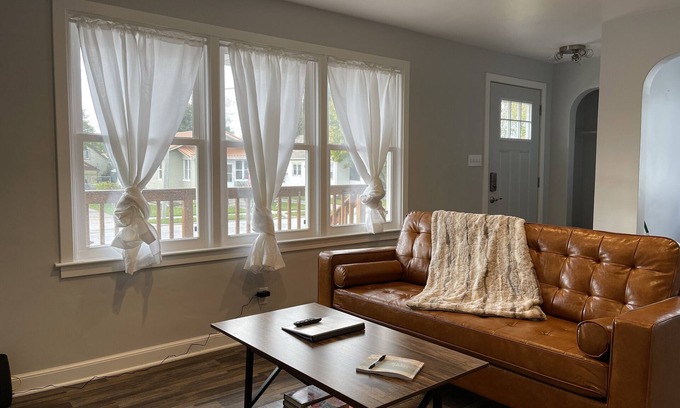 Two Rivers Casa | Beach House- 3 blocks to beach, Huge patio, Sauna, Fire Pit and 2 bikes! 🚲🔥🌊
