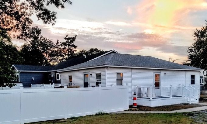 Somers Point Casa | Beach House 7 Minutes to Ocean City Beach and Boardwalk