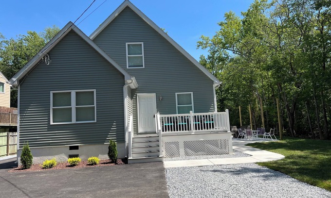 Villas Casa | Beach House By The Bay, Sleeps 19, 9 Car Parking, Linen Included