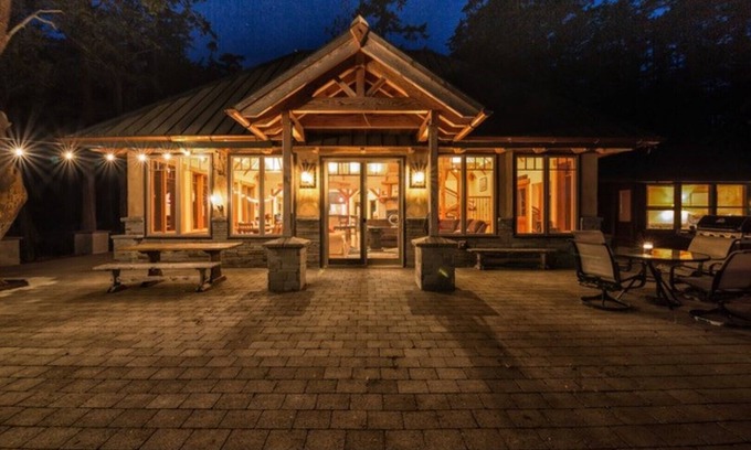 Friday Harbor Casa | Beach house, heated pool, hot tub, private beach, shared dock