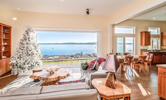 Camano Island Casa | Beach house no-bank waterfront 4-bedroom vacation home on Camano Island