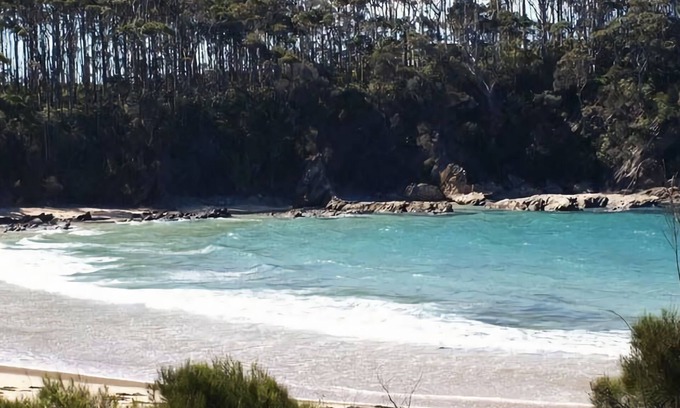 Batehaven Casa | Beach House Ocean Views in Batehaven