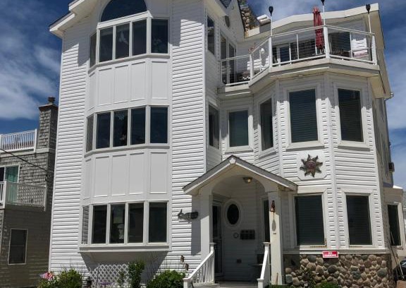 North Beach Haven Casa | Beach House Retreats 6-just 30 Steps from the Beach with Rooftop Hot Tub and Gourmet Kitchen