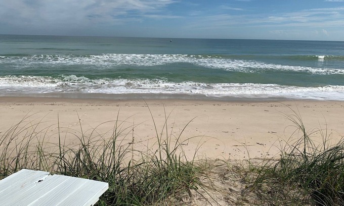Ambersand Beach Casa | BEACH HOUSE & RIVER WITH PRIVATE DOCK & DECK.