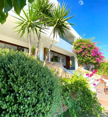 Karystos Casa | Beach house set in a beautiful bay