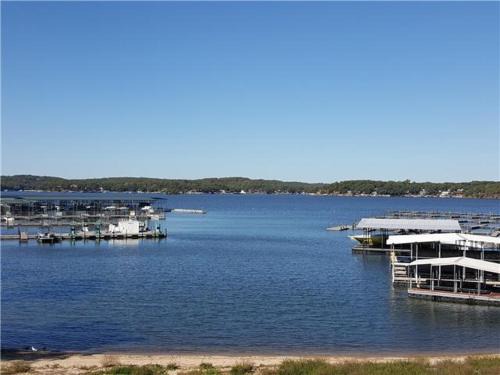 Lake Ozark Casa | Beach House Sleep 20 with VIP pkg, Bachelor Parties Welcomed