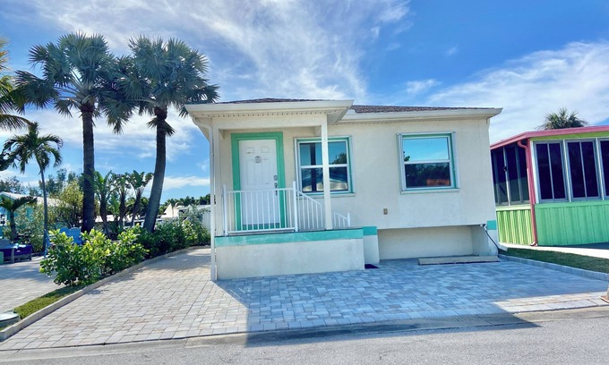 Hutchinson Island South Cabaña | BEACH HOUSE Walk to Private Beach, Pool, & Restaurants