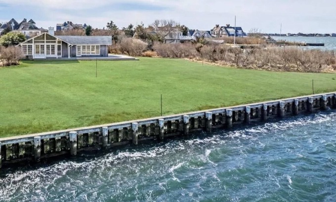 Quogue Casa | Beach House with 180 Degree Water Views with Breathtaking Sunsets