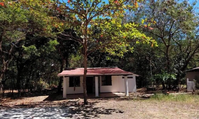 La Cruz Casa | Casa de playa con amplió terreno y privacidad