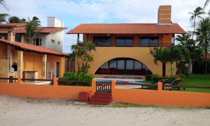 Pecém Casa | Casa de playa con piscina, solárium y pie en la arena.
