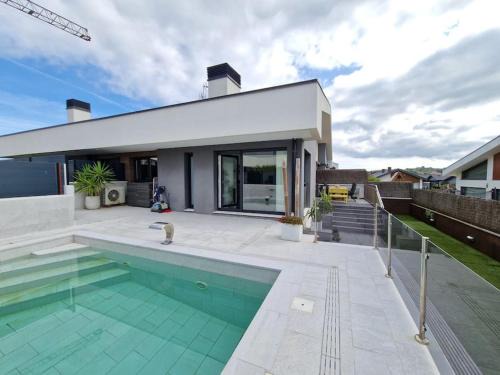 Sopelana Casa | BEACH HOUSE with swimming pool