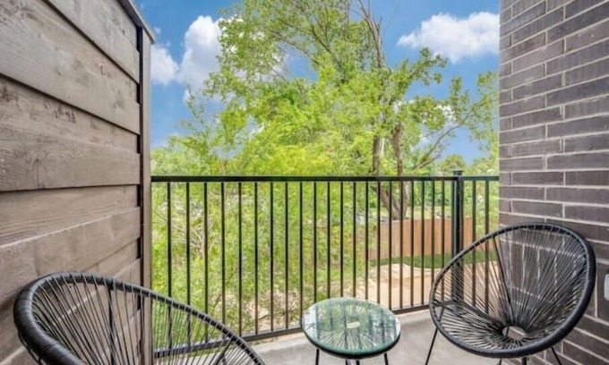 Farmers Branch Casa | Beach-Inspired Centrally Located Home
