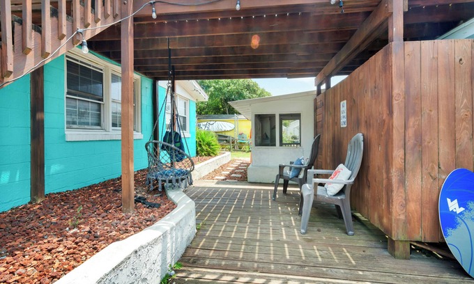 Emerald Isle Cabaña | Beach King Size suite cottage B retreat with 2 queen size bunks