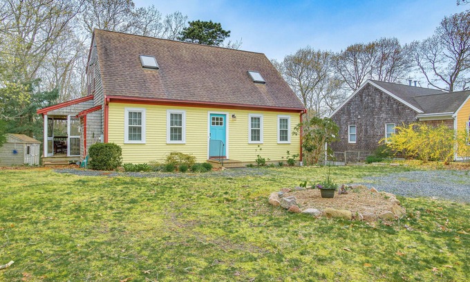 Mashpee Casa | Beach & Lake Access: Home w/ Porch in Mashpee!