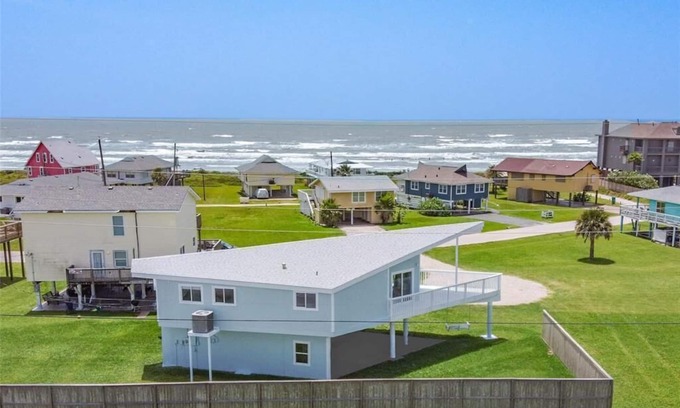 Jamaica Beach Casa | Beach Lovers 4/2.5, Short Walk 2 Beach & Easy Access, +Views! READ OUR REVIEWS!