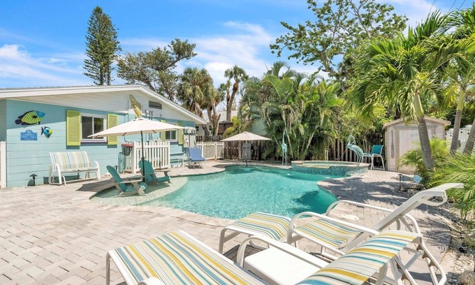Anna Maria Casa | Beach N Bay 2 Bedroom Villa by RedAwning