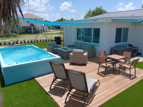 Mid Island Villa | Beach Oasis