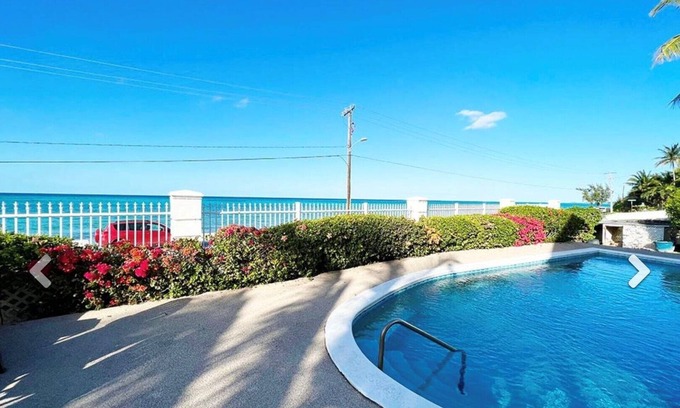 Gambier Casa | Beach, Ocean View Pool, King Bed - Walking distance to 2 restaurants & beaches.