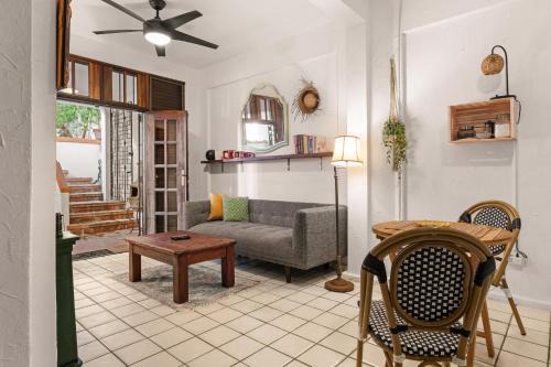 Parque Apartamento | Beach Pad w Patio, walk to everything! GEN AC - 20 Down