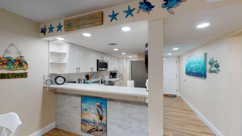Point East Apartamento | Beach Paradise, Steps to the Ocean 2nd floor
