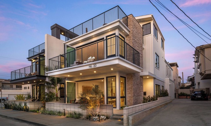Peninsula Casa | Beach Paradise – Stunning 3-Story in Long Beach!