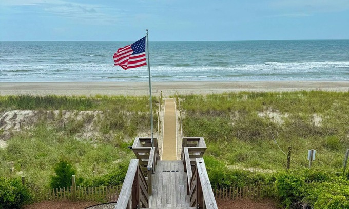 Oak Island Casa | Beach Please Oceanfront