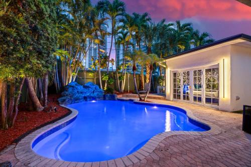 Lauderdale Beach Casa | Beach Pop - Steps to Beach Heated Pool & Hot Tub