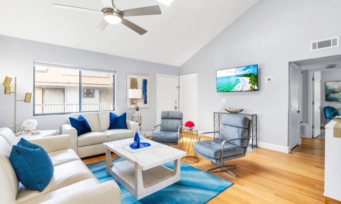 Siesta Key Village Chalet De Esquí | Beach Rd, 300ft to Beach Access & 500ft to Siesta Key Village, 2bdr & Studio