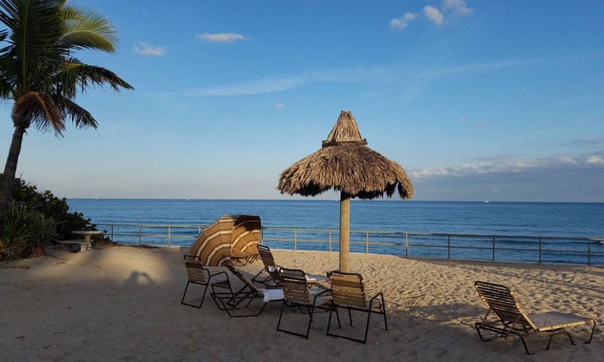 Hillsboro Beach Cabaña | Beach Resort Villa, a pocos pasos de la playa y la piscina - Sureste de Florida