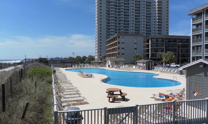 Myrtle Beach Complejo | Beach Retreat #2 Studio condo with a million-dollar view!