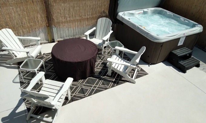 Villas Casa | Beach Retreat I HotTub I FirePit I Near Cape May I 7 Beach Passes I 4 Bikes