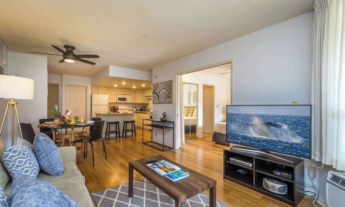 Kihei Condominio | Chic Condo steps from White Sandy Beach Fast Wi-Fi
