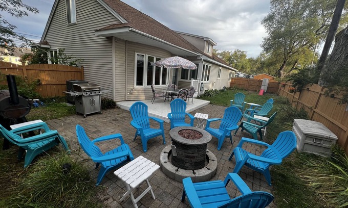 Oscoda Casa | Beach Retreat with Free Play Game Room. 9 Beds