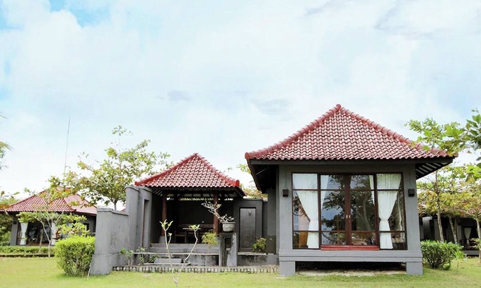 Tanjung Pandan Villa | Beach Rock Resort Belitung
