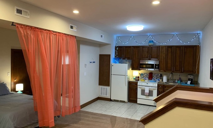 East Ocean View Apartamento | Beach Side HideAway - Pet Friendly, WiFi, Smart TV, Central AC