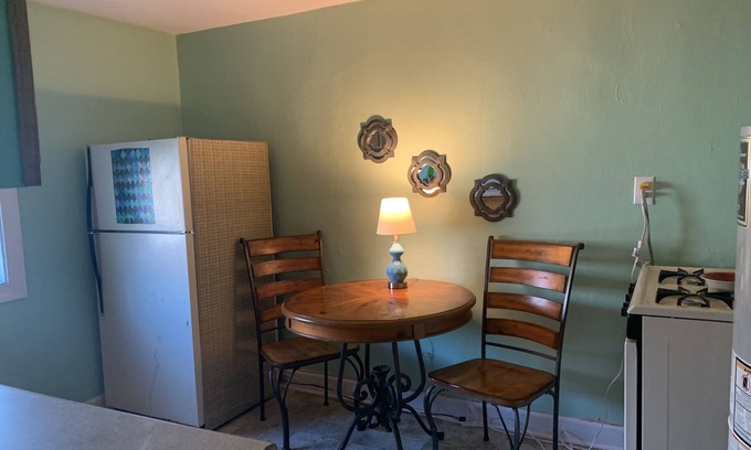 Cottage Line Apartamento | Beach Side Studio #3 (Apartment) - Pets Allowed by RedAwning