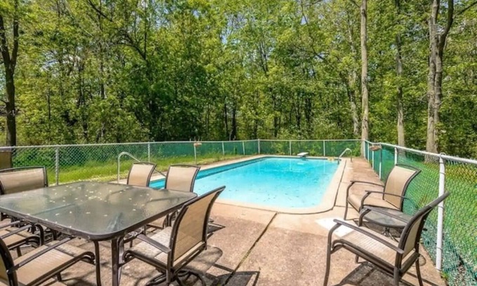 Waverly Beach Casa | * Pool Escape ~ Close to Waverly Beach & Trails