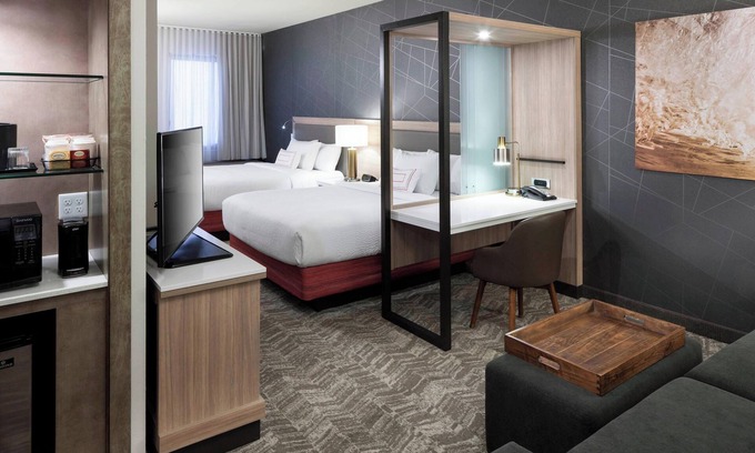 Clearwater Beach Hotel | Beach Vacation Starts Here! 4 Great Units, Pool, Complimentary Breakfast