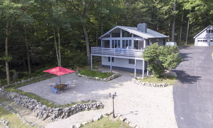 Alton Bay Chalet De Esquí | Beach View at Chestnut Cove, Lake Winnipesaukee.