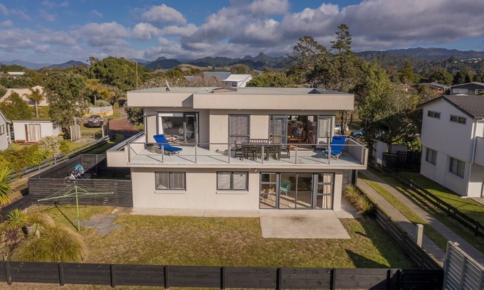 Pauanui Casa | Beach View Bliss - Pauanui Holiday Home