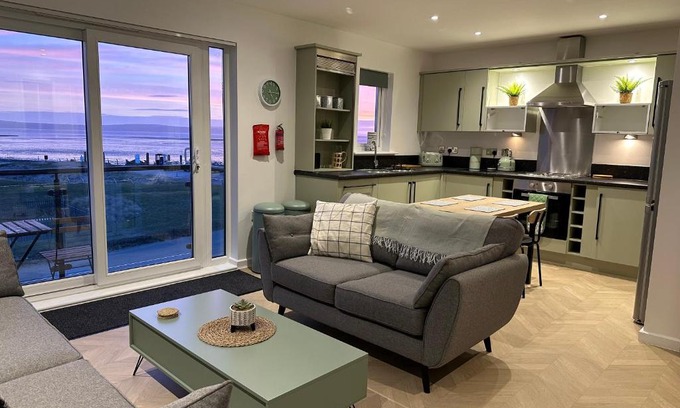 Llanelli Apartamento | Beach View Flat on Coastal Path