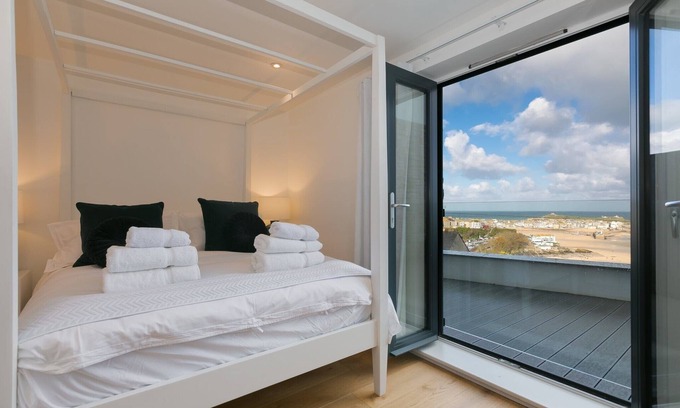 St Ives Cabaña | Beach View