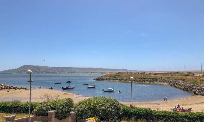 Wyke Regis Cabaña | BEACH VIEW HOUSE, family friendly, with a garden in Wyke Regis