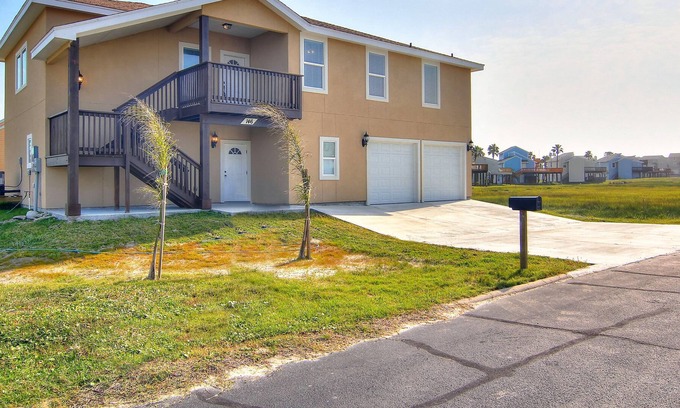 Port Aransas Casa | Beach View S Upstairs Bveu146 4 Bedroom Home by Redawning