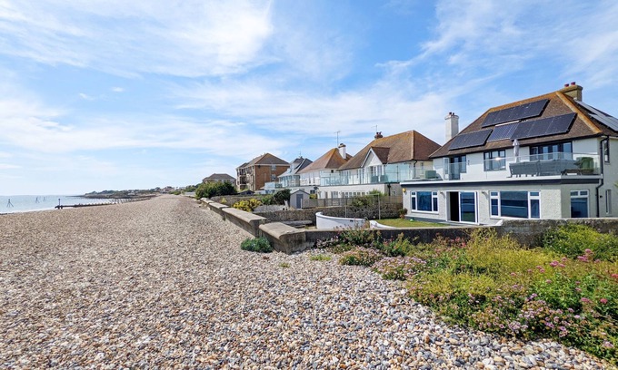 Middleton-on-Sea Cabaña | Beach View - sleeps 11 guests in 5 bedrooms