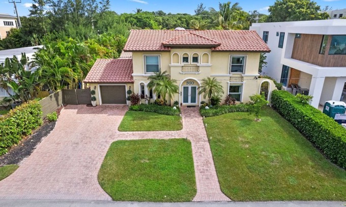 Boca Raton Casa | Beach Villa! Boca Raton! Steps to beach! SUMMER SALE!