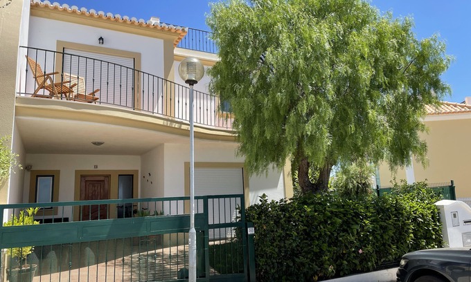 Alvor Villa | Villa con vistas al mar y a poca distancia de la playa.