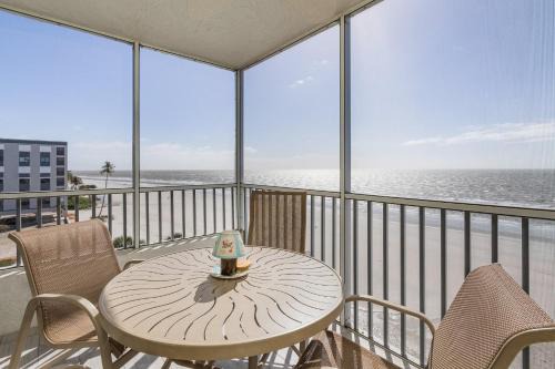 Fort Myers Beach Apartamento | Beach Villas #401 - 250 Estero Blvd condo