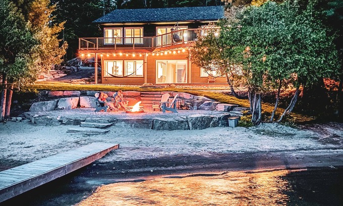 Port Carling Casa | Beach Waterfront Home, Large Decks, sunset views, chefs kitchen, family friendly