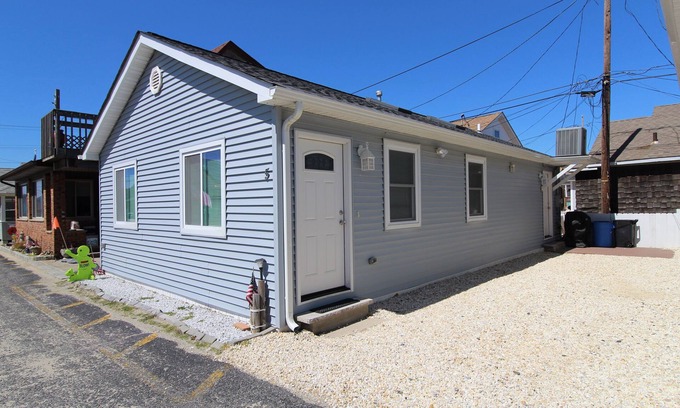 Point Pleasant Beach Cabaña | BEACH5 | Beachside Cottage, Open Concept! Parking, Gated Boardwalk Access by Shore Points Vacations